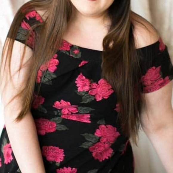đź’‹ 1X Plus Size đź’‹ Beautiful Torrid Dark Floral Off Shoulder Skater Dress black - Picture 2 of 4